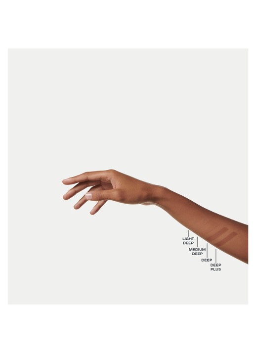 CHANEL FRIS FOUNDATIONWATER MET MICROBOLLETJES PIGMENTEN. NUDE EFFECT OP DE HUID. NATUURLIJK STRALENDE TEINT - detail 5 light deep 