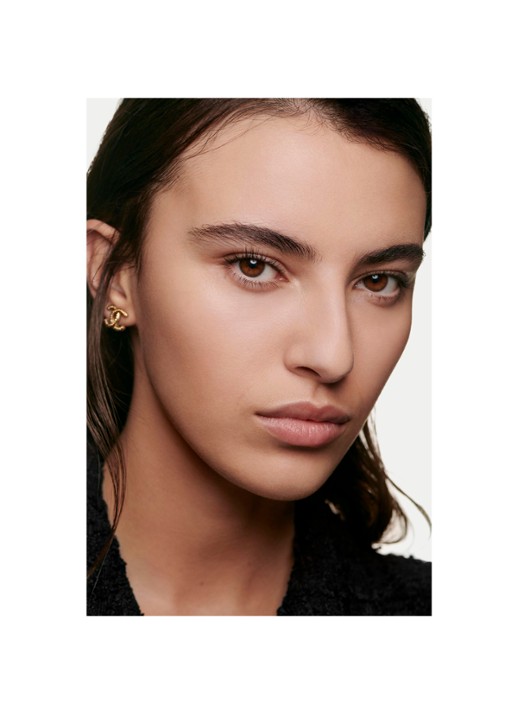 CHANEL LANGHOUDENDE UITERST COMFORTABELE COMPACTE FOUNDATION MET PERFECTE FINISH - detail 5 br42 