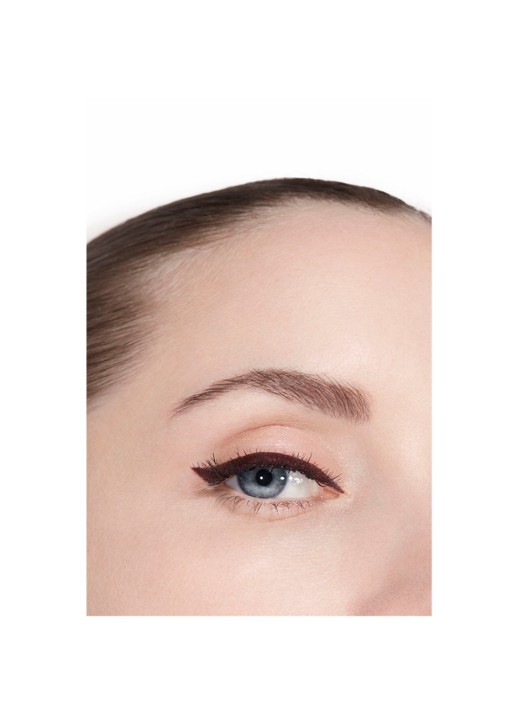 CHANEL UITERST NAUWKEURIGE, VLOEIBARE, LANGHOUDENDE EYELINER DIE NIET UITLOOPT - detail 6 516 rouge noir