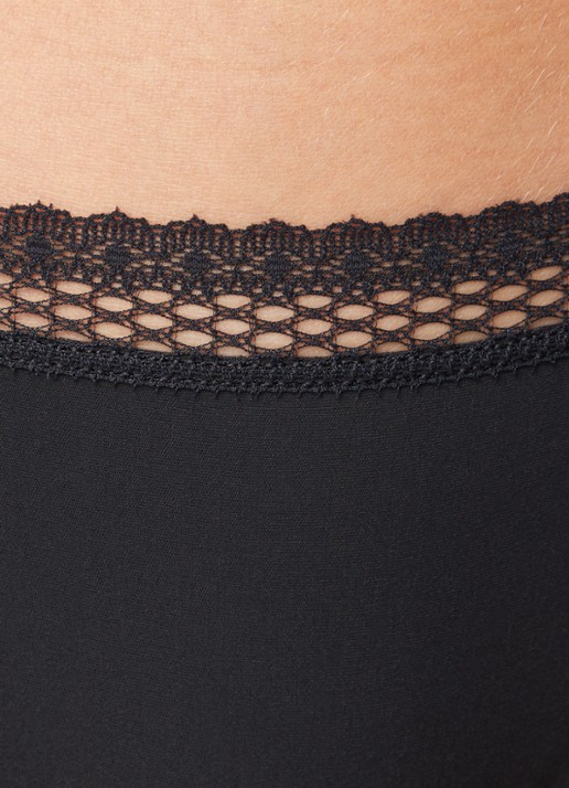Chantelle Cozy Chic tanga met kant - detail 2 zwart