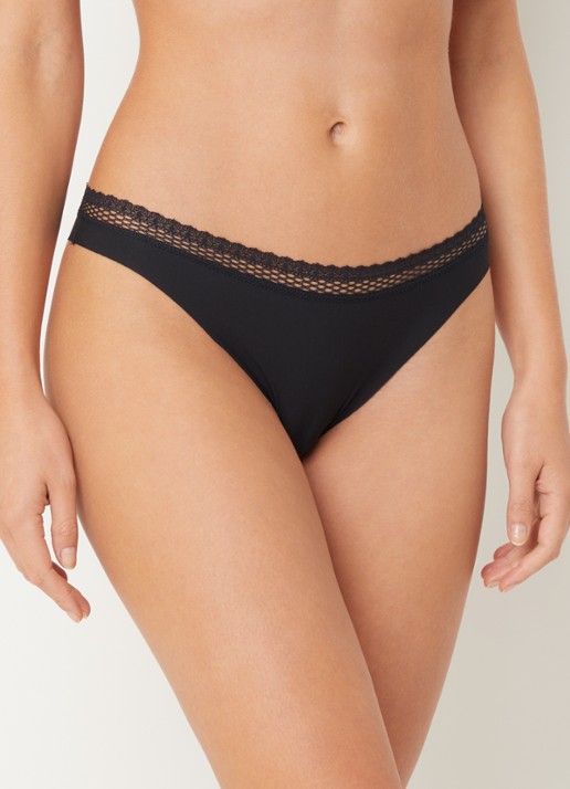 Chantelle Cozy Chic tanga met kant - voorkant 4 zwart
