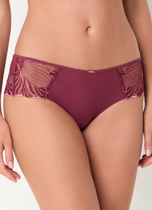 Chantelle Legend shorty van mesh met borduring - detail bordeauxrood