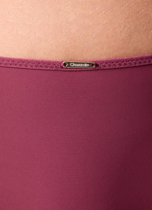Chantelle Legend shorty van mesh met borduring - detail 2 bordeauxrood