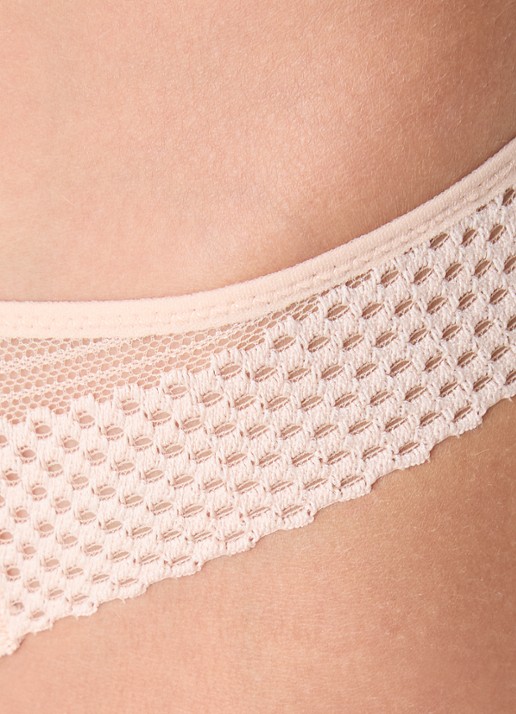Chantelle Play tanga met kant - detail 3 beige