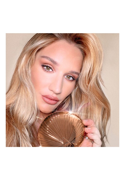 Charlotte Tilbury Airbrush Bronzer - detail 4 2 medium