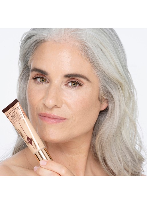 Charlotte Tilbury Beautiful Skin Foundation - vloeibare foundation - achterkant 4 neutral
