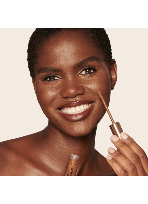 Charlotte Tilbury Beautiful Skin Radiant Concealer - vloeibare concealer - detail 3 16 deep