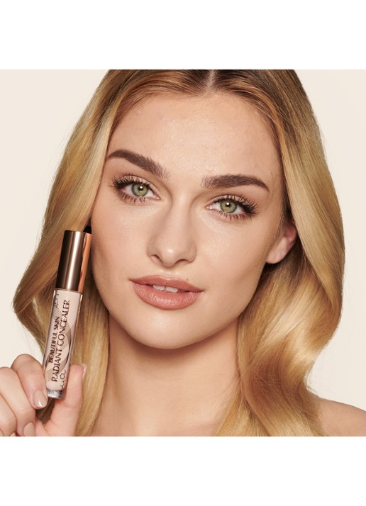Charlotte Tilbury Beautiful Skin Radiant Concealer - vloeibare concealer - detail 3 4 fair