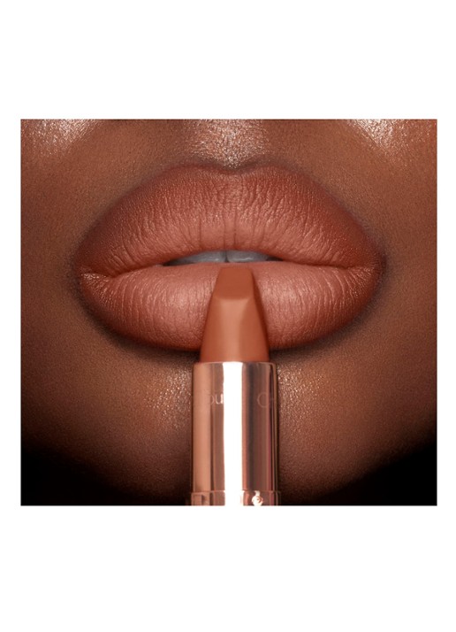 Charlotte Tilbury Super Nudes Lipstick - detail 6 catwalking