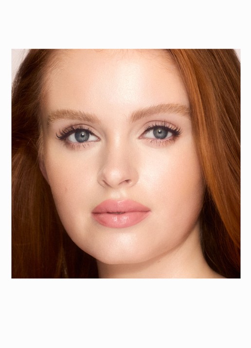 Charlotte Tilbury Unreal Skin Sheer Glow Tint - hydraterende foundation stick - detail 4 1.5 fair