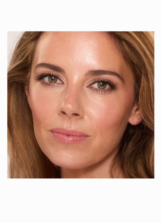 Charlotte Tilbury Unreal Skin Sheer Glow Tint - hydraterende foundation stick - detail 4 5 medium