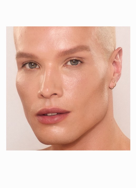 Charlotte Tilbury Unreal Skin Sheer Glow Tint - hydraterende foundation stick - detail 2 6 medium