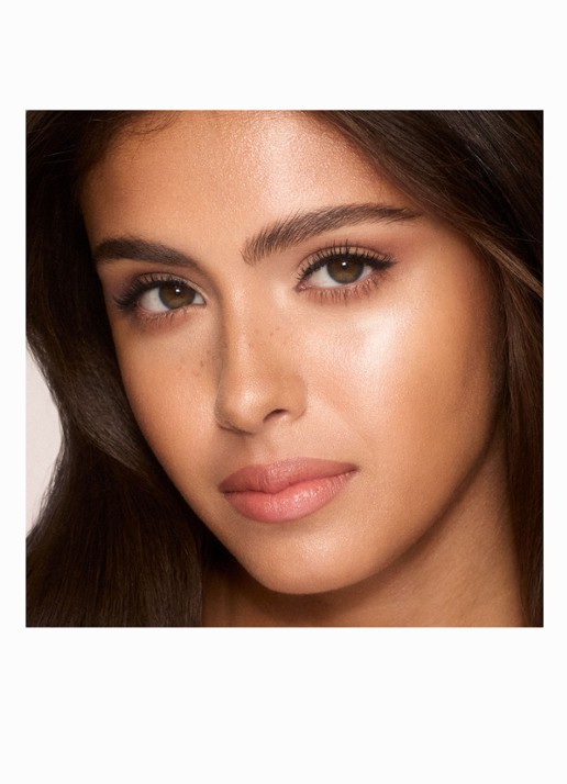 Charlotte Tilbury Unreal Skin Sheer Glow Tint - hydraterende foundation stick - detail 4 7 medium