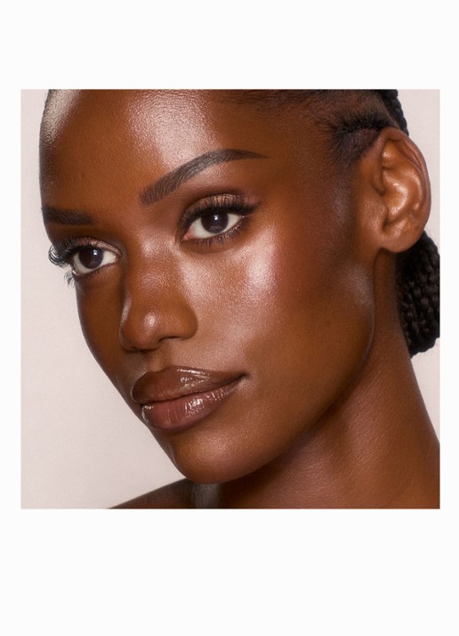 Charlotte Tilbury Unreal Skin Sheer Glow Tint - hydraterende foundation stick - detail 2 14 deep