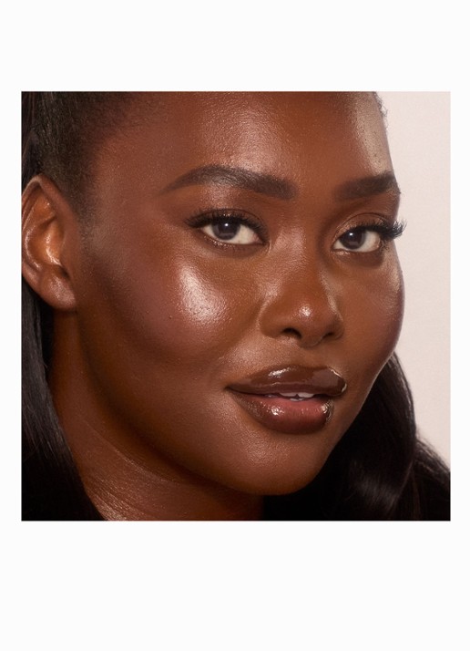 Charlotte Tilbury Unreal Skin Sheer Glow Tint - hydraterende foundation stick - detail 4 15 deep