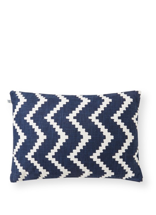Chhatwal & Jonsson Ikat Sema waterafstotend sierkussen 40 x 60 cm - voorkant donkerblauw