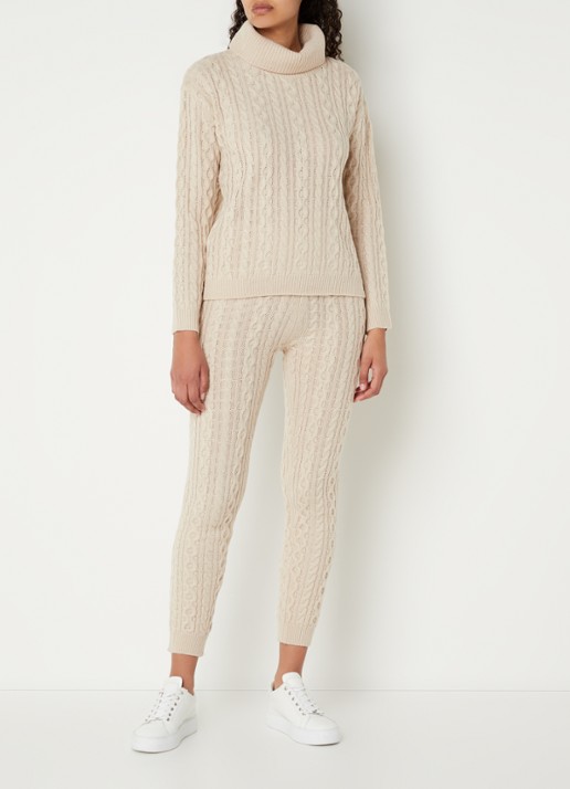 Chi Chi London Kabelgebreide loungeset - voorkant 4 creme