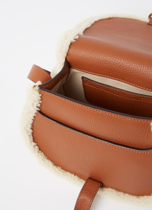 Chloé Marcie Mini crossbodytas van kalfsleer met schapenvacht - detail 3 cognac