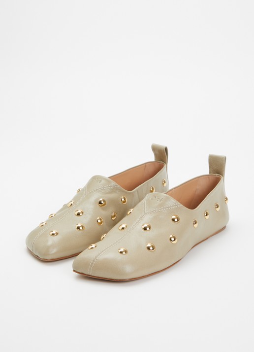 Chloé Rita slip-on van leer met studs - detail lindegroen