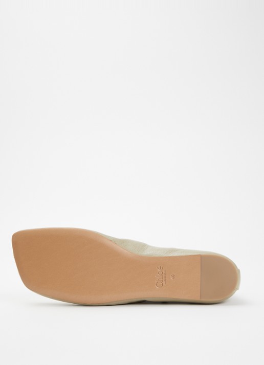 Chloé Rita slip-on van leer met studs - detail 2 lindegroen