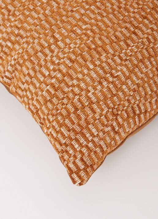 Claudi Donnato sierkussen 40 x 60 cm - detail 2 roestbruin