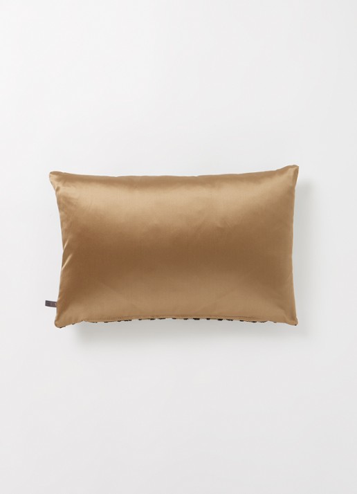 Claudi  Gravia sierkussen 30 x 45 cm - voorkant 2 camel