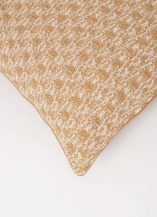 Claudi Sevissa Exclusive sierkussen 45 x 45 cm - detail 2 camel