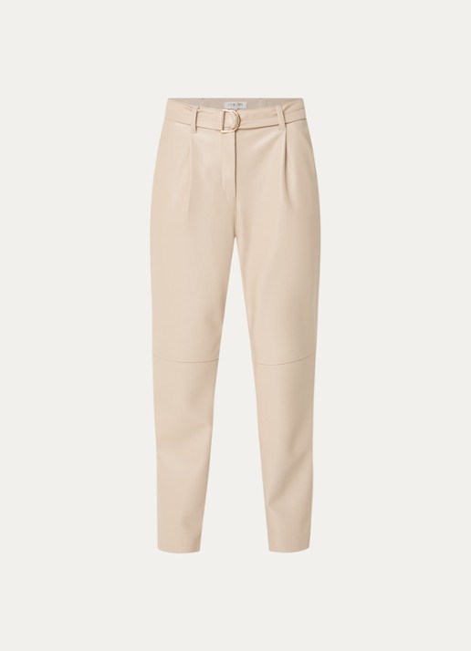 Claudia Sträter High waist tapered fit pantalon van imitatieleer met steekzakken - voorkant beige