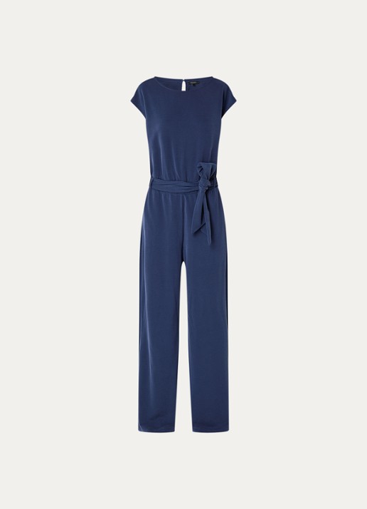 Claudia Sträter Jumpsuit met boothals en strikceintuur - voorkant donkerblauw