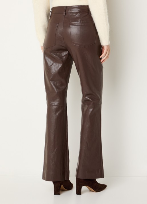 Claudia Sträter Mid waist flared fit broek van imitatieleer met opgestikte zakken - achterkant 2 hazelnootbruin