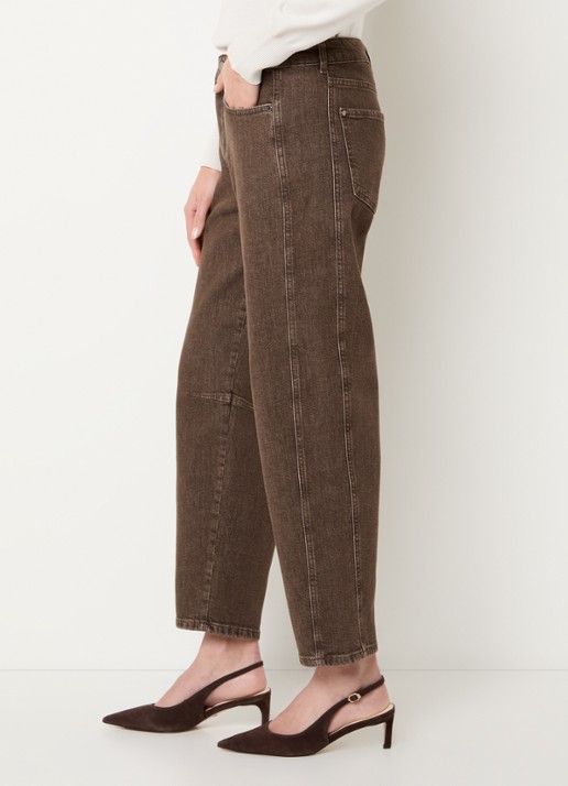 Claudia Sträter Mid waist tapered fit jeans met gekleurde wassing - detail 4 bruin