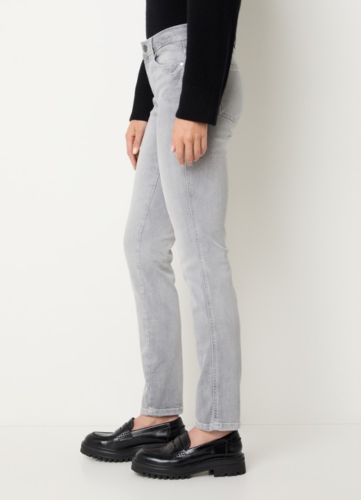 Claudia Sträter Sue mid waist slim fit jeans met gekleurde wassing - detail 2 lichtgrijs