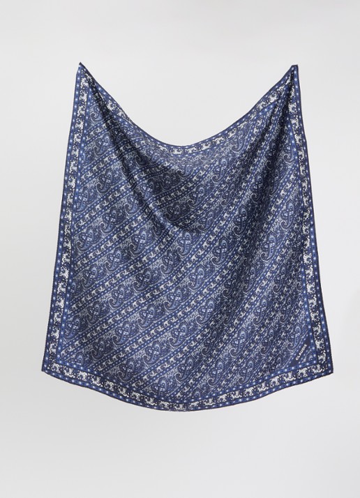 Claudie Pierlot Anorabandana sjaal met paisley dessin 67 x 67 cm - detail 2 blauw