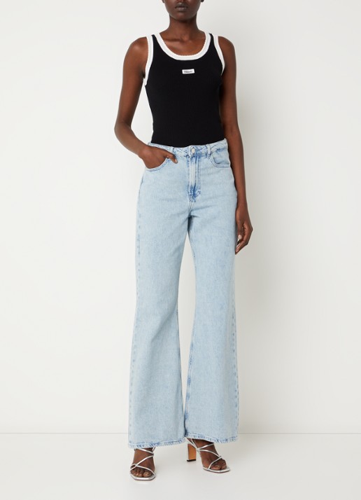 Claudie Pierlot Doriane high waist wide leg jeans met lichte wassing en steekzakken - voorkant 3 lichtblauw