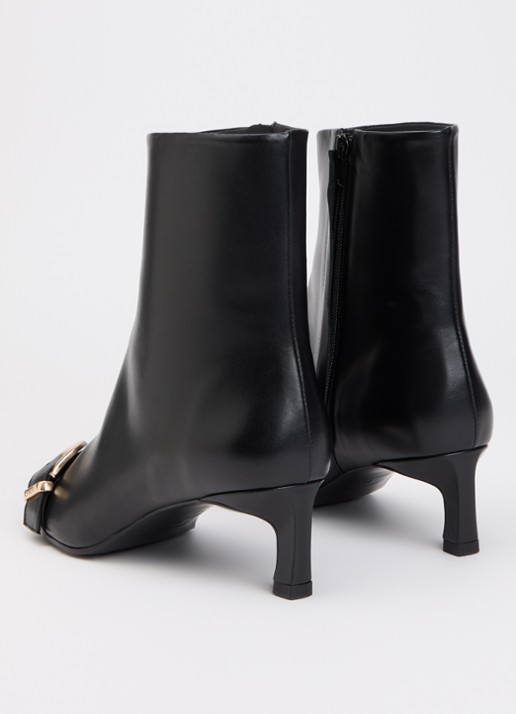Claudie Pierlot Enkellaarsje van leer met gesp detail - achterkant zwart