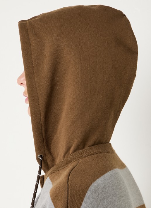 Claudie Pierlot Fijngebreide trui in wolblend met capuchon en streepprint - detail 4 bruin