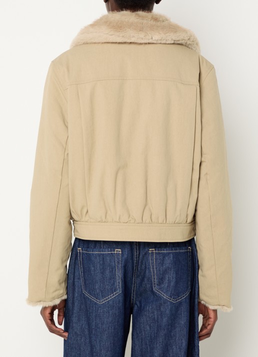 Claudie Pierlot Jack met imitatiebont en steekzakken - achterkant beige
