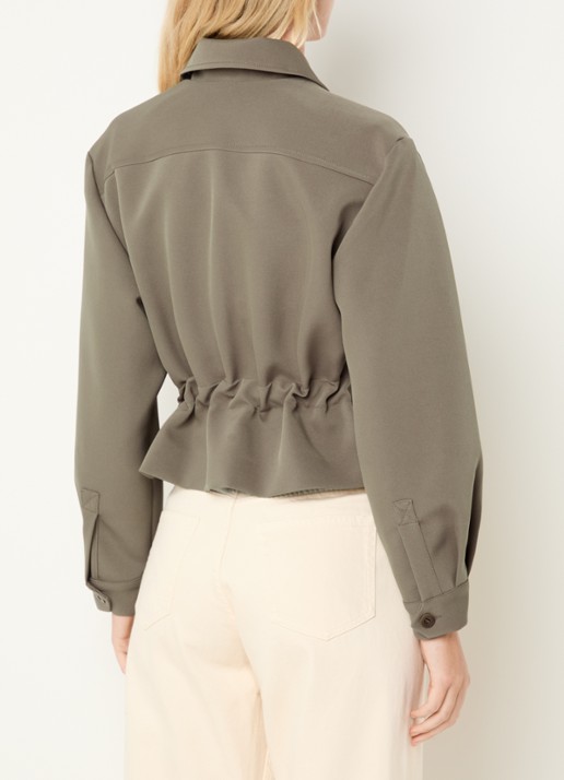 Claudie Pierlot Jack met trekkoord en klepzakken - achterkant khaki