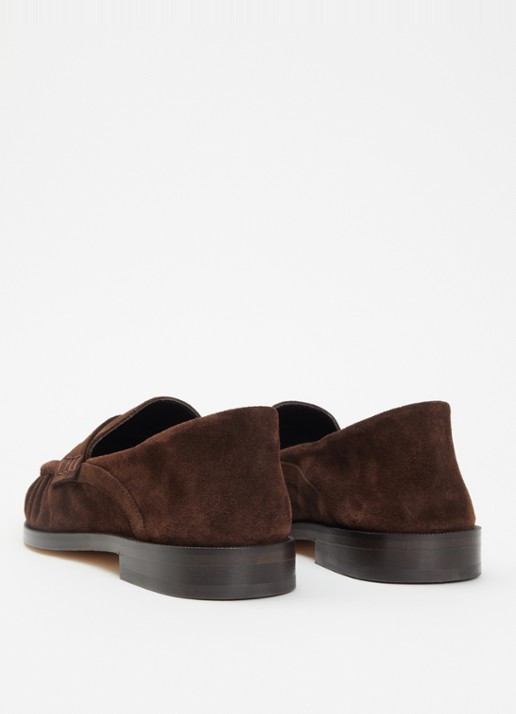 Claudie Pierlot Penny loafer van kalfssuède met logo - achterkant 5 chocoladebruin