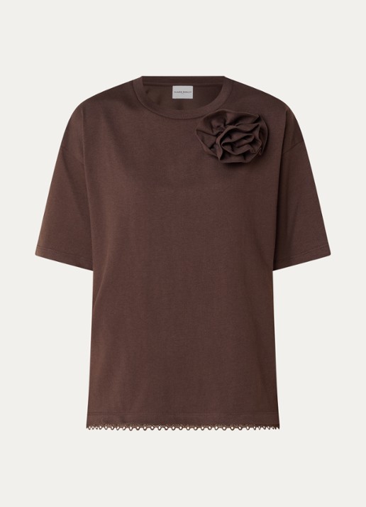 Claudie Pierlot T-shirt met ronde hals en geschulpte zoom - voorkant 2 hazelnootbruin