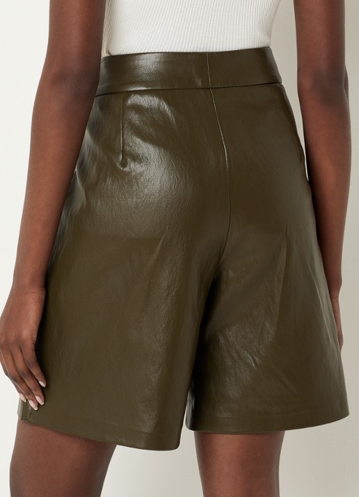 Co'Couture Gitt high waist wide fit korte broek van imitatieleer - achterkant 4 legergroen