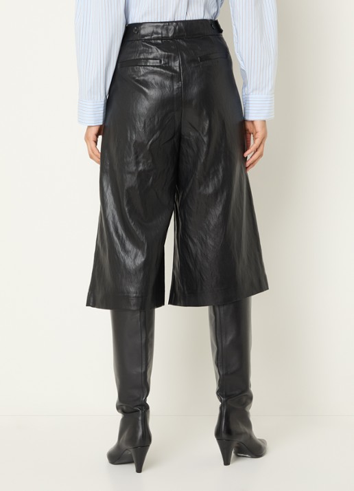 Co'Couture Gitt high waist wide fit korte broek van imitatieleer - achterkant zwart