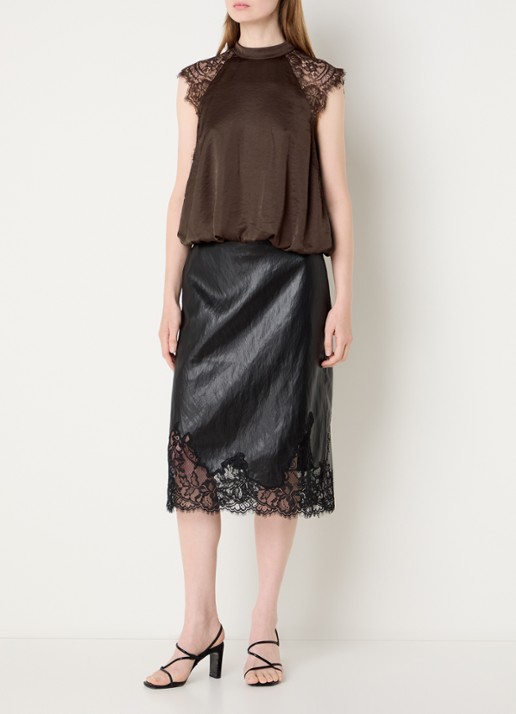 Co'Couture IdunCC top van satijn met details van kant - voorkant 2 donkerbruin