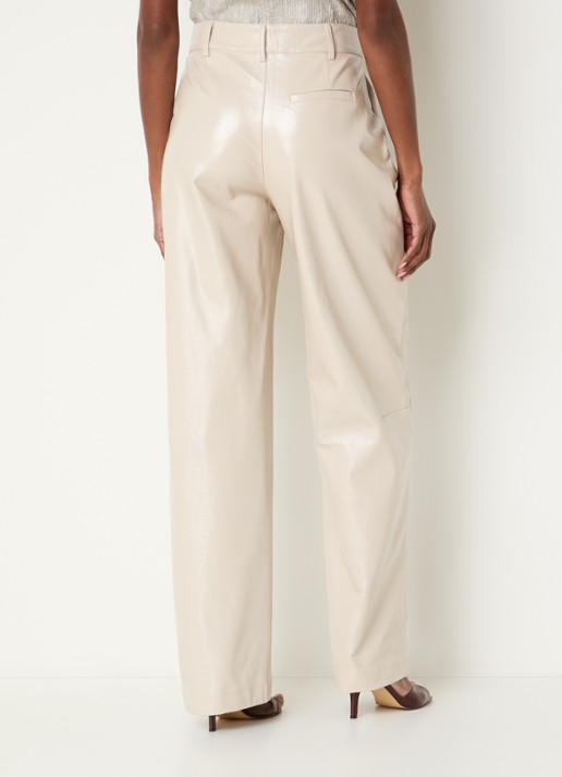 Co'Couture Posycc high waist straight fit pantalon van imitatieleer - achterkant ivoor