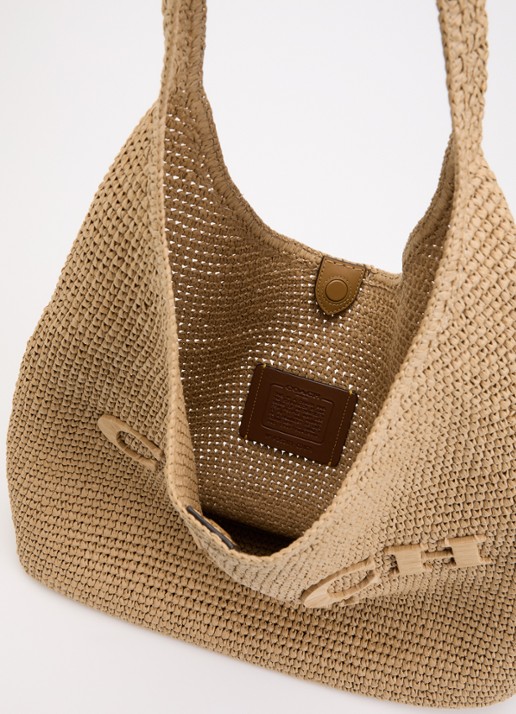 Coach Brooklyn 39 schoudertas van stro met logo  - detail 4 beige