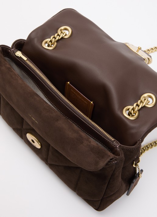 Coach Tabby 26 schoudertas van quilted suède met verstelbare schouderriem - detail 2 chocoladebruin