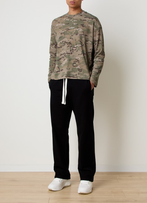 Cole Buxton Longsleeve met camouflageprint - voorkant 2 khaki