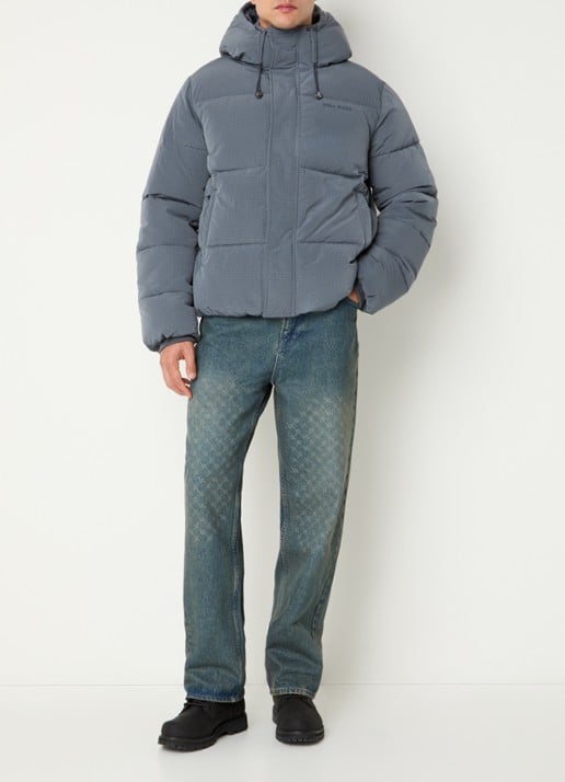Daily Paper Ripstop puffer jack met logo - voorkant 2 donkergrijs