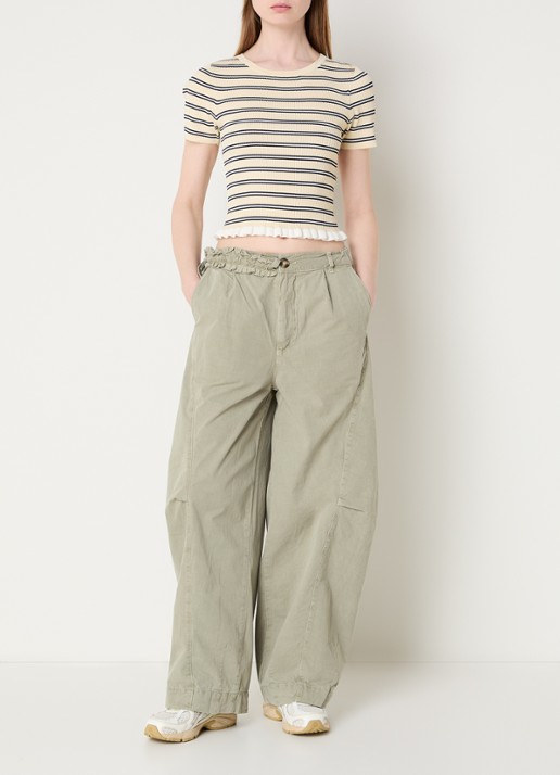 Damson Madder Liv mid waist straight fit broek met steekzakken - voorkant 2 groen