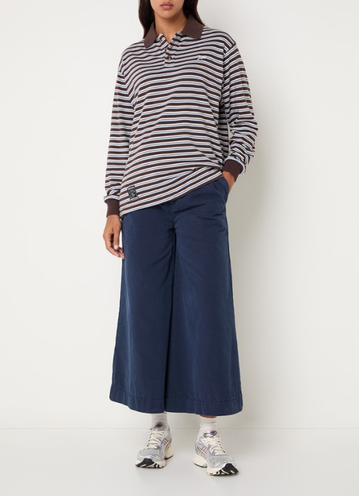 Damson Madder Remie regular fit polo met streepprint - voorkant 3 chocoladebruin